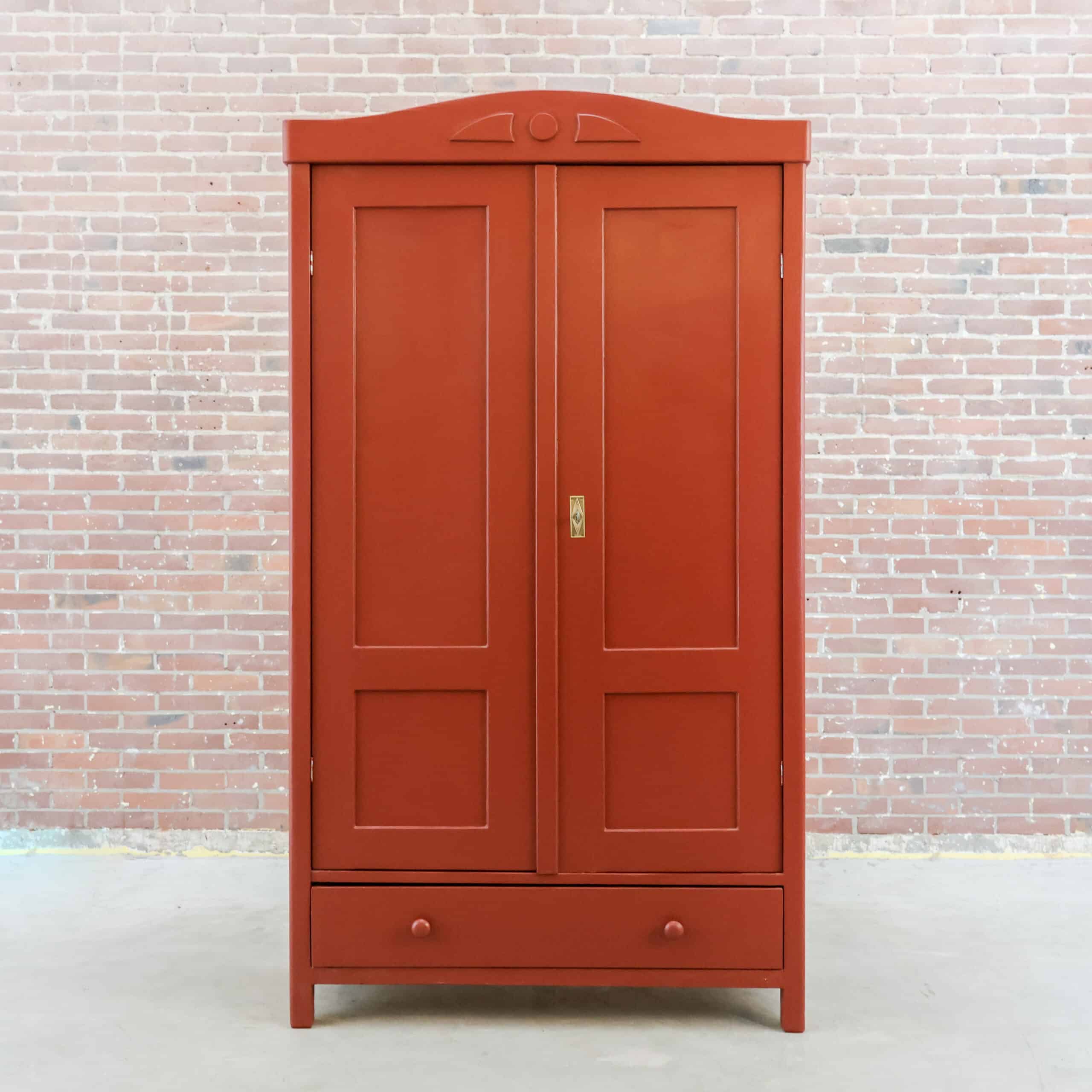 Brocante rode linnenkast