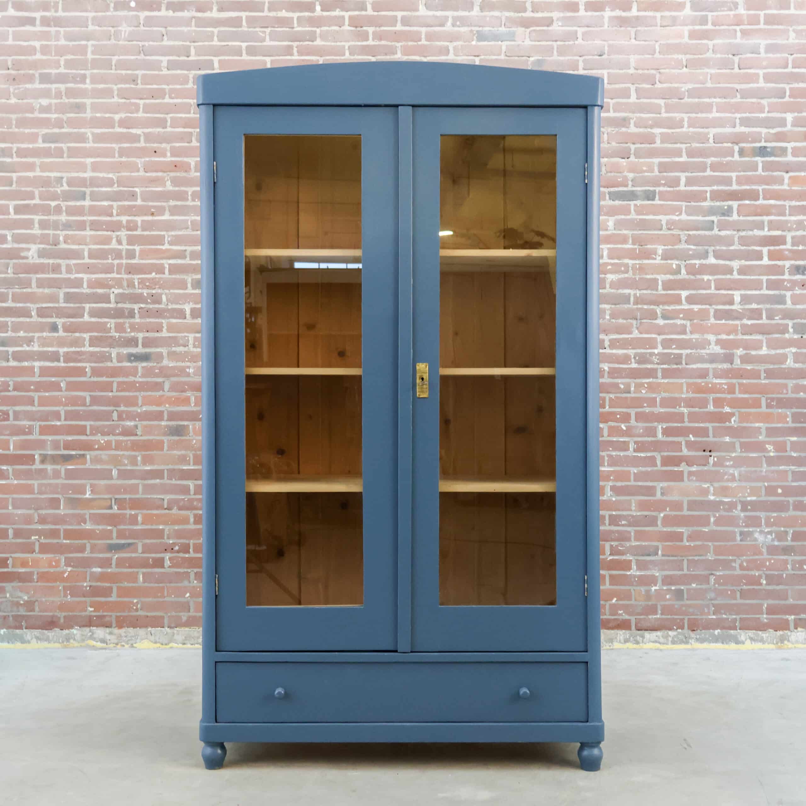 Brocante vitrinekast