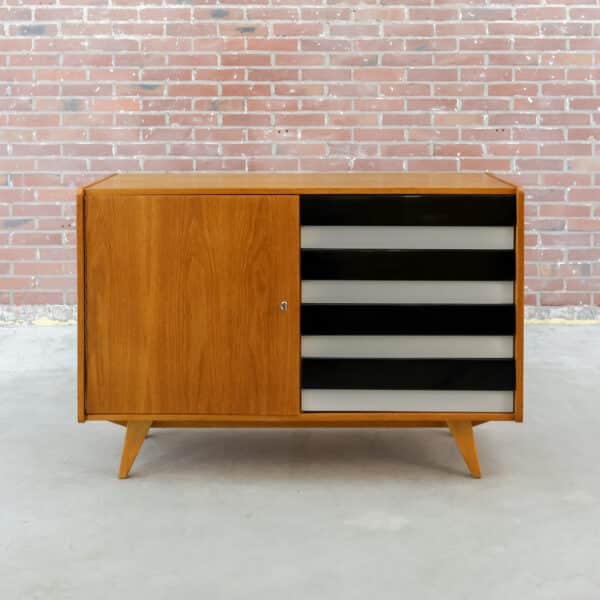 Vintage dressoir van Interiér Praha