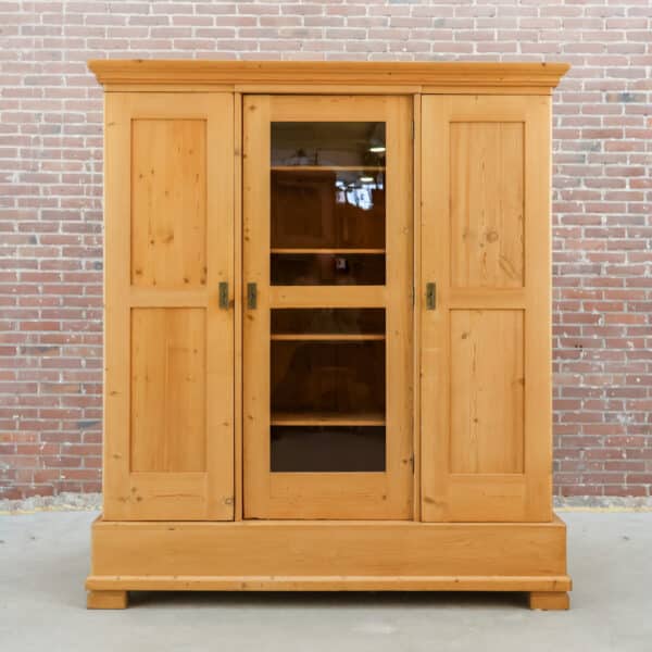 Grenen driedeurs kledingkast