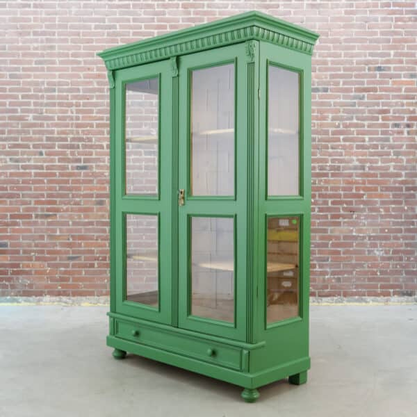 Brocante vitrinekast