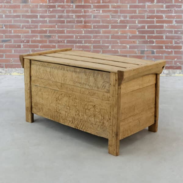 Antiek houten kist