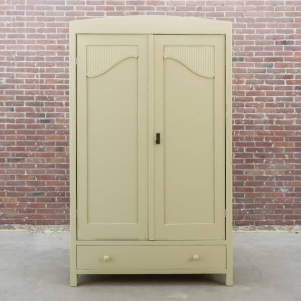 Brocante crème linnenkast