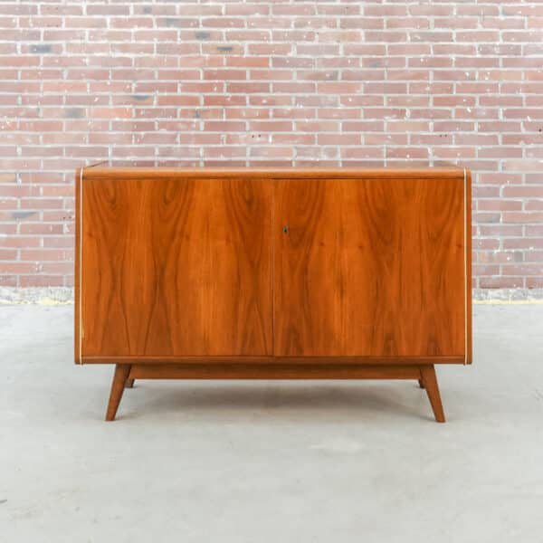 Vintage dressoir van Jitona