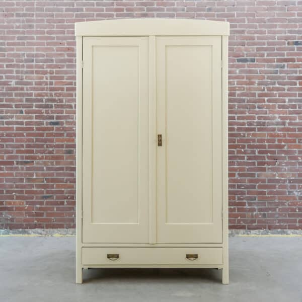 Brocante crème linnenkast