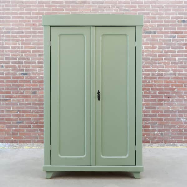 Brocante groene linnenkast