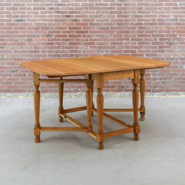 Brocante hangoor tafel