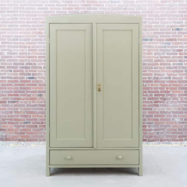 Brocante crème groene linnenkast