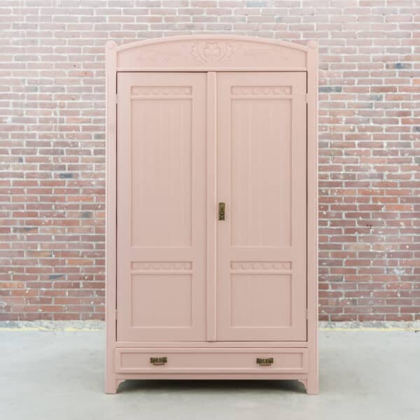 Roze linnenkast