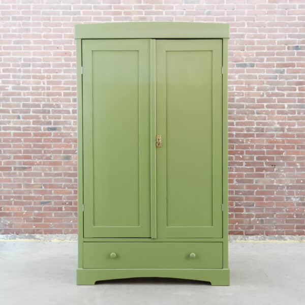 Brocante groene linnenkast