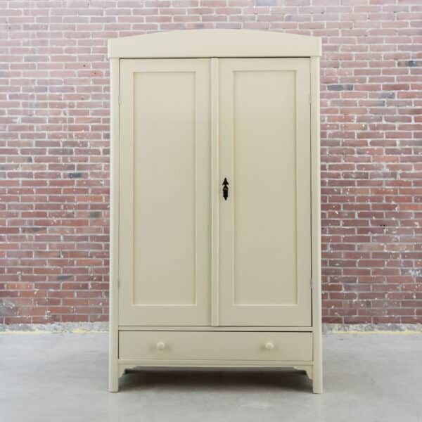 Brocante crème linnenkast