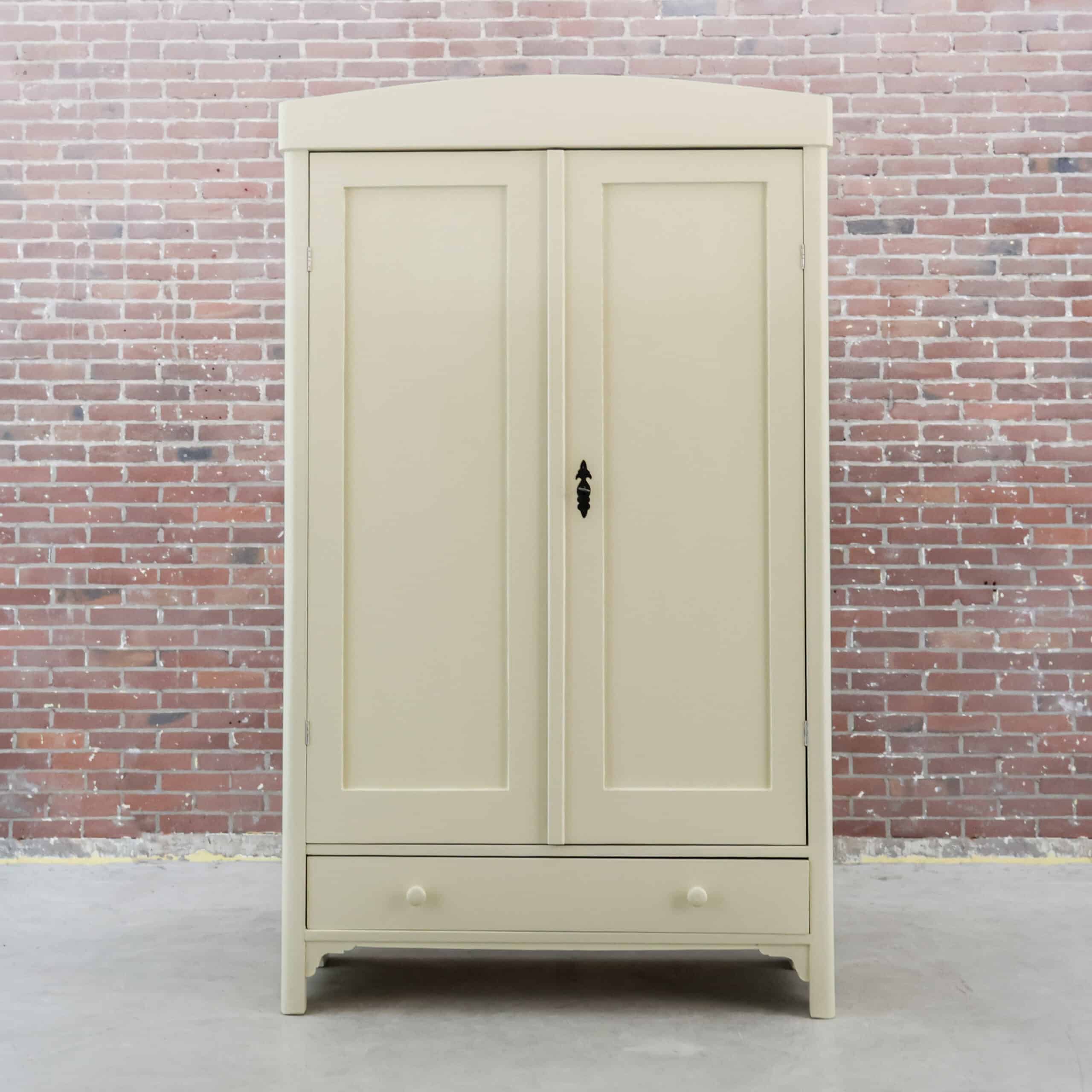 Brocante crème linnenkast