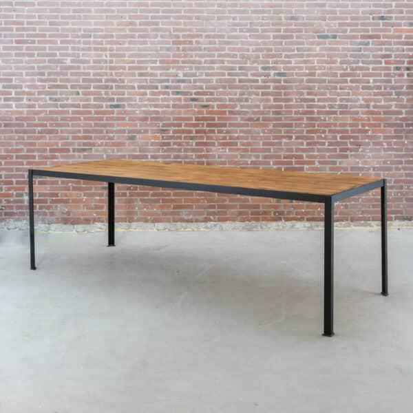 Industriële eettafel