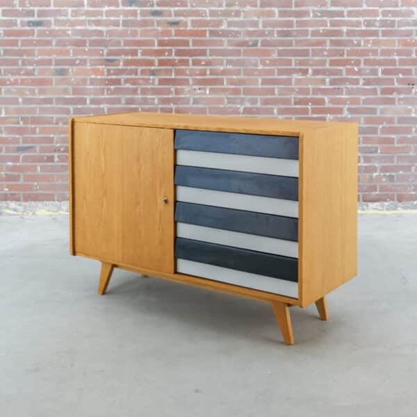 Vintage dressoir - Interiér Praha