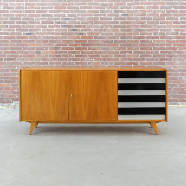 Vintage dressoir - Interiér Praha