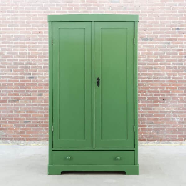 Brocante groene linnenkast