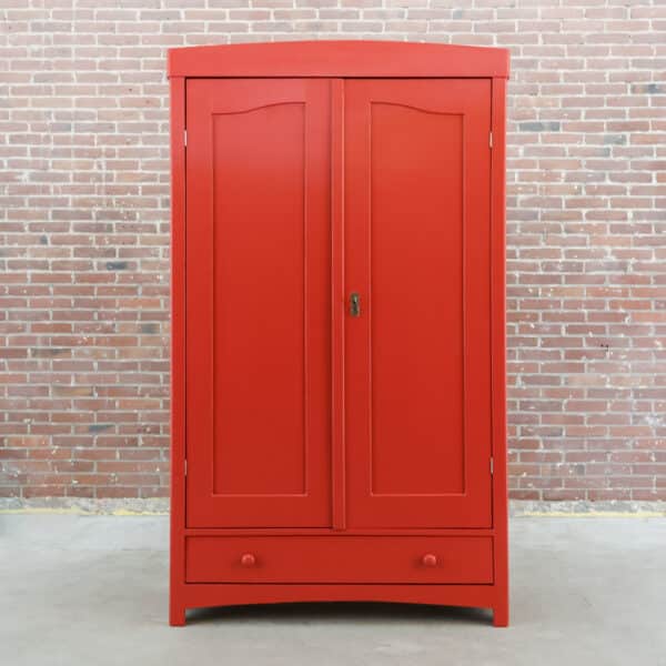 Brocante rode linnenkast