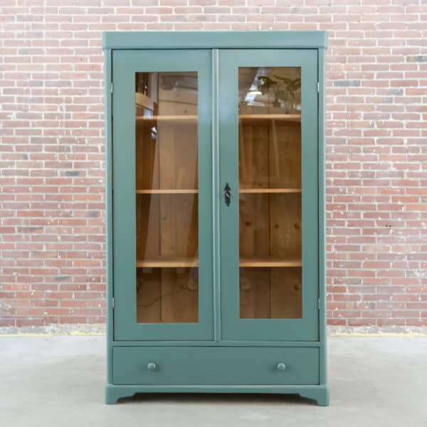 Brocante vitrinekast