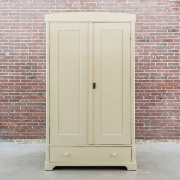 Brocante crème linnenkast