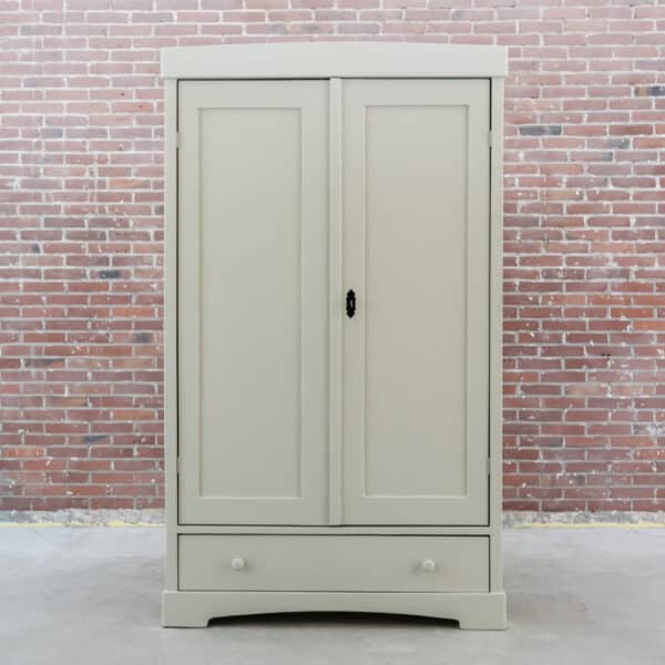 Brocante crème groene linnenkast