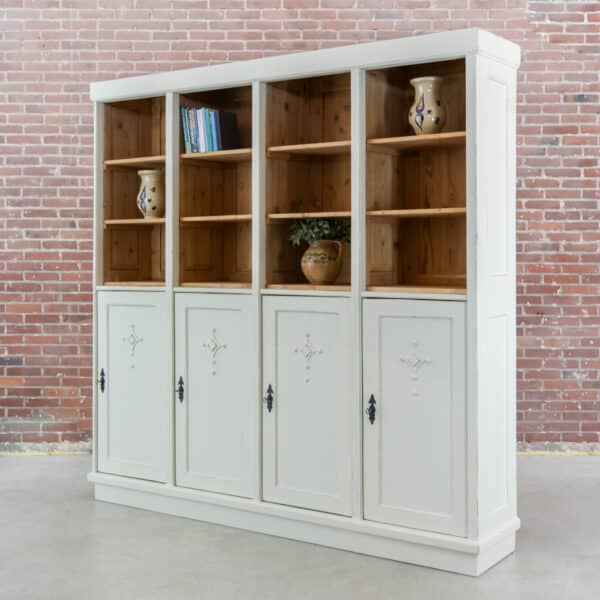 Brocante houten vakkenkast