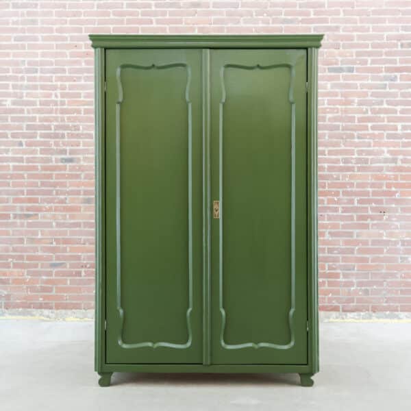 Brocante groene linnenkast