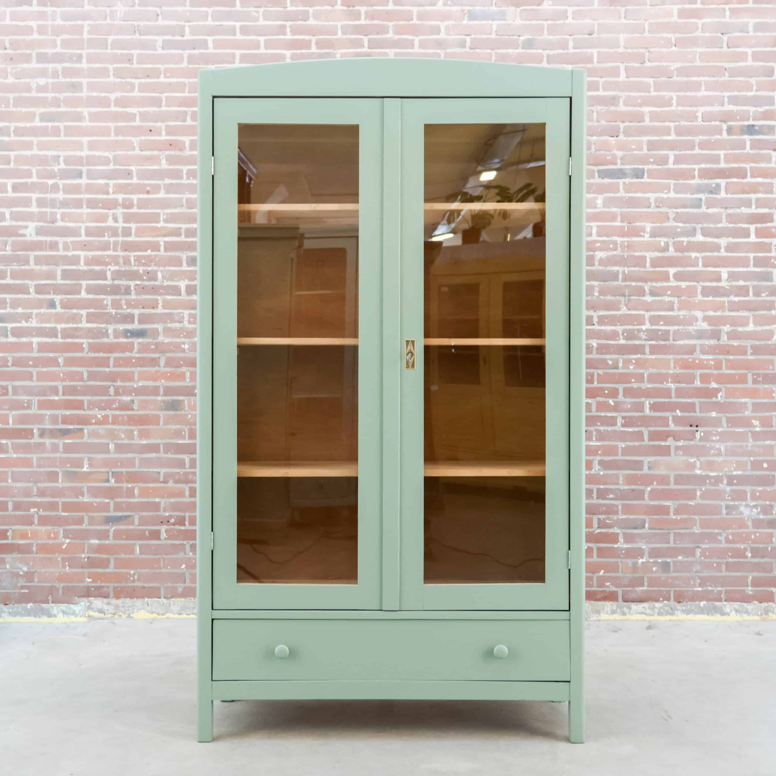 Brocante vitrinekast