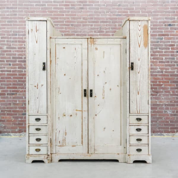 Brocante grote linnenkast