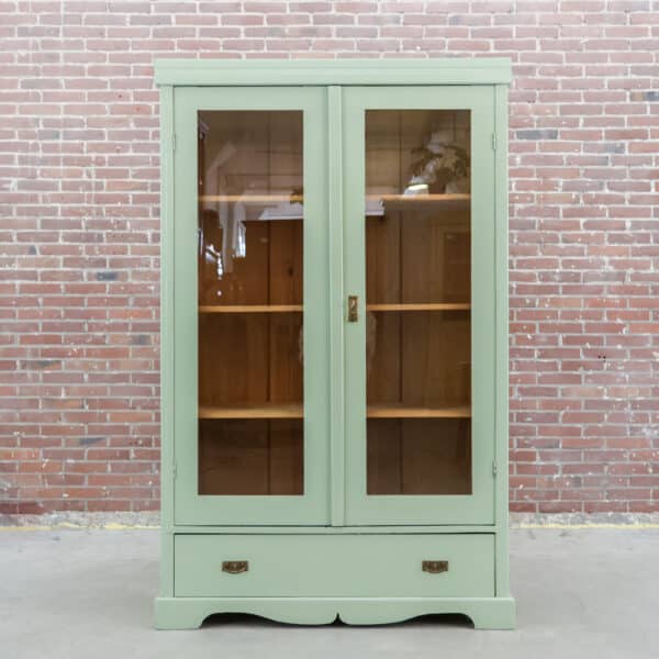 Brocante vitrinekast