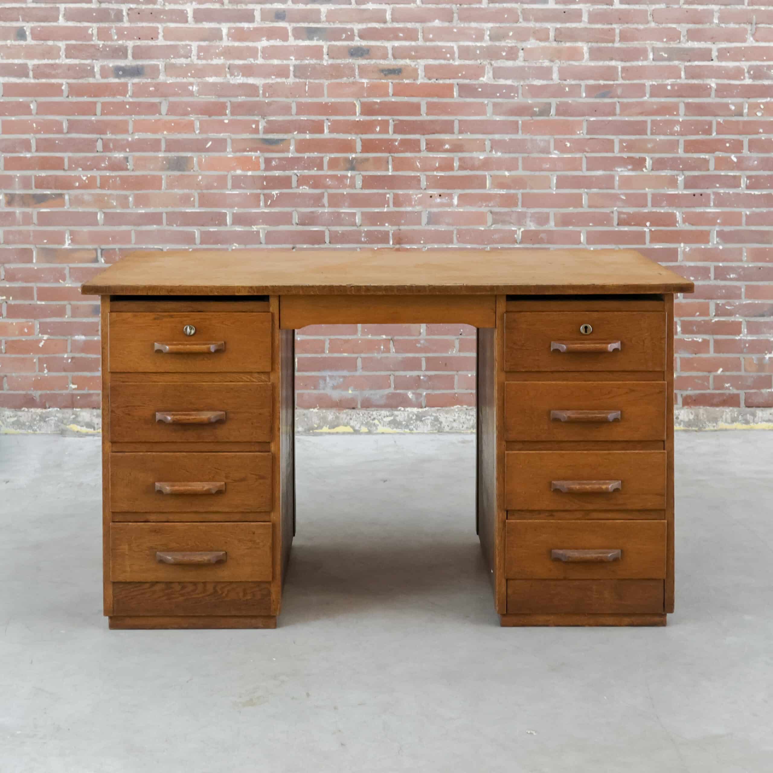 Antiek eikenhouten bureau