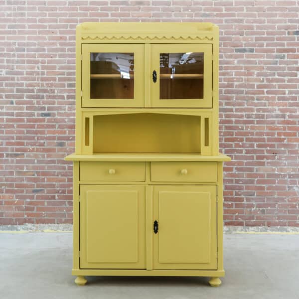 Brocante gele buffetkast