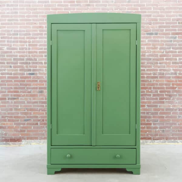 Brocante groene linnenkast