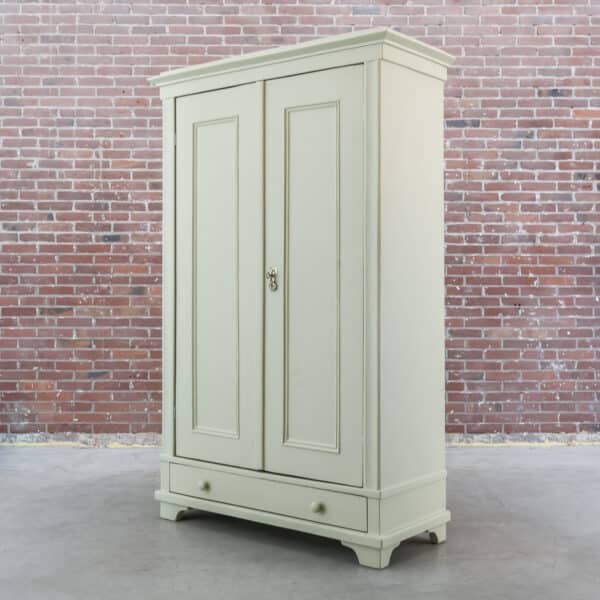 Brocante crème groene linnenkast