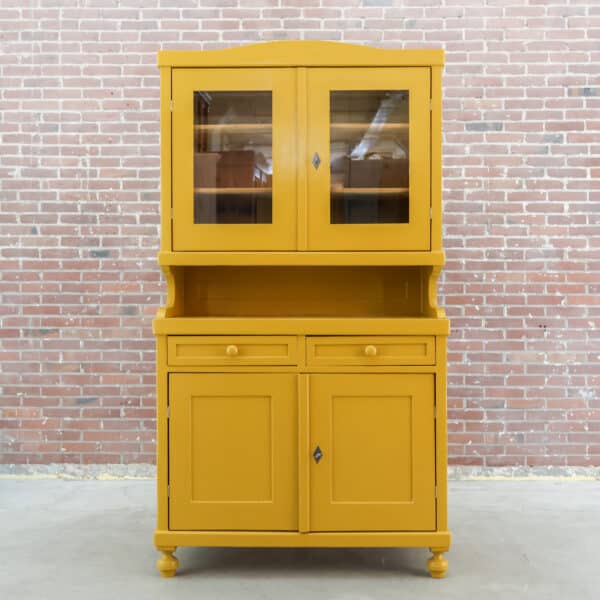 Brocante gele buffetkast