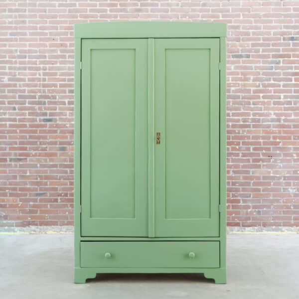Brocante groene linnenkast