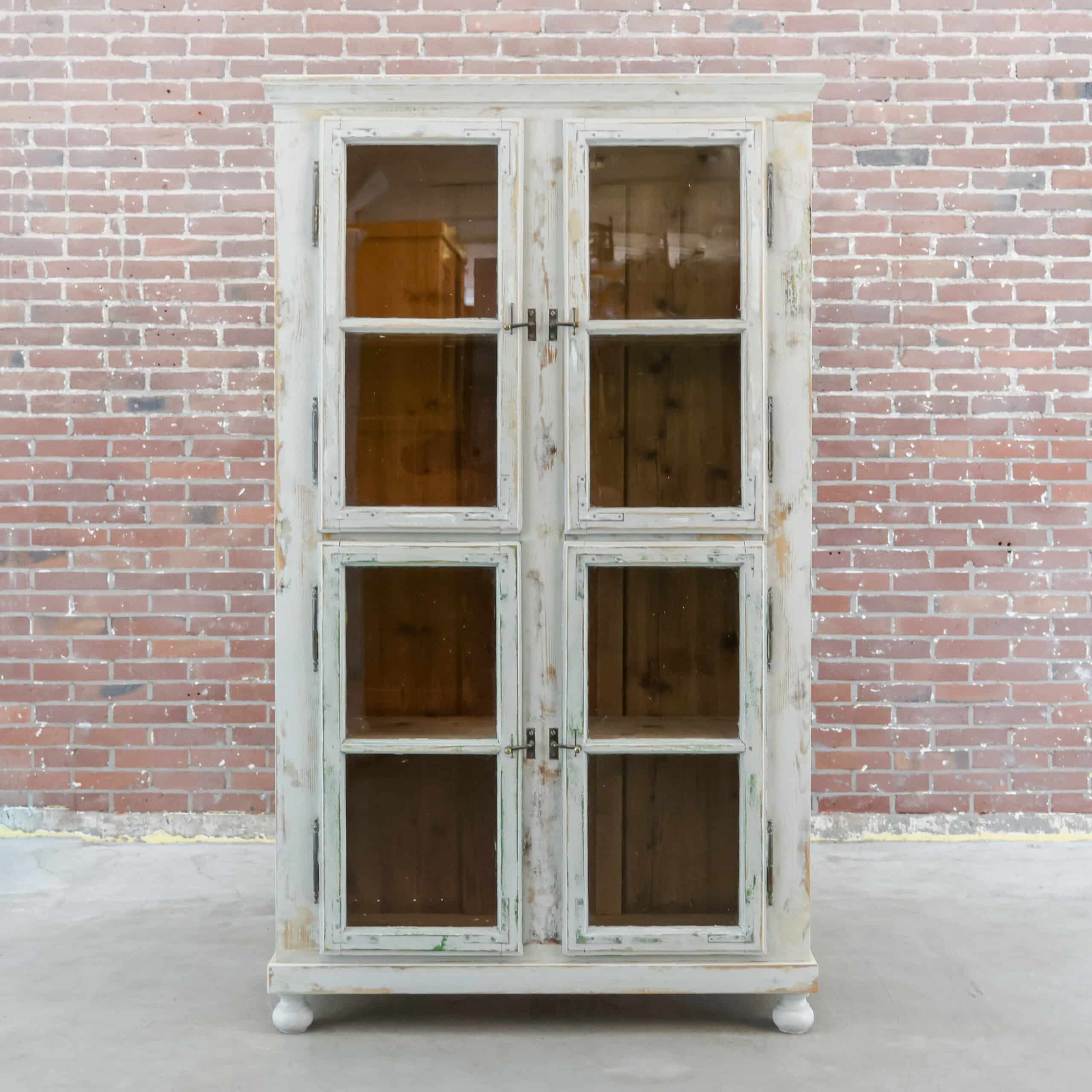 Brocante vitrinekast