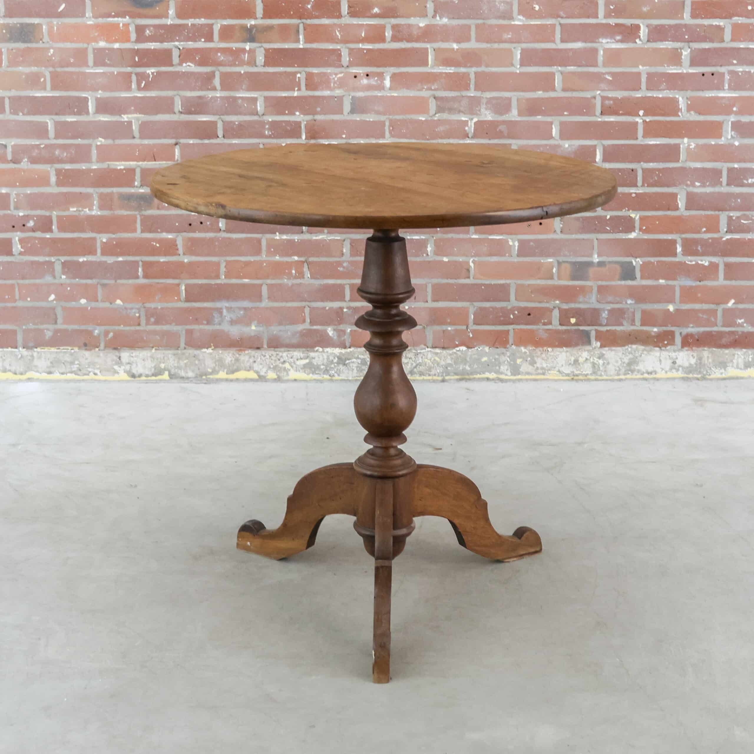 Antieke bijzettafel