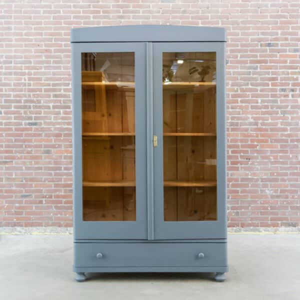 Brocante vitrinekast