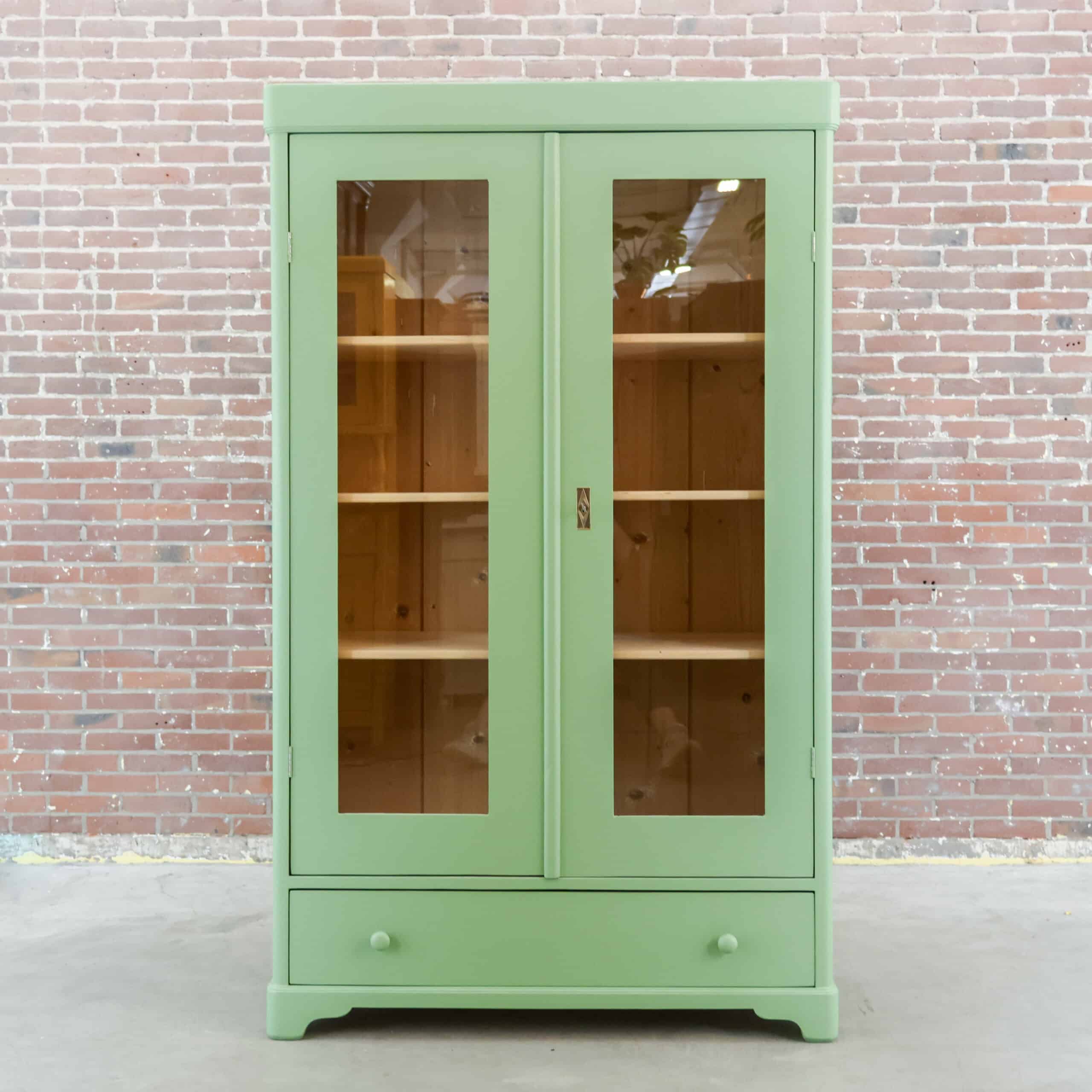 Brocante vitrinekast