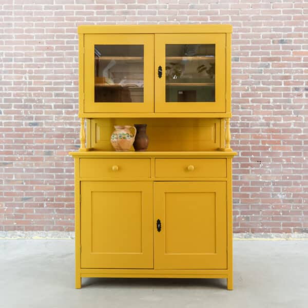 Brocante gele buffetkast