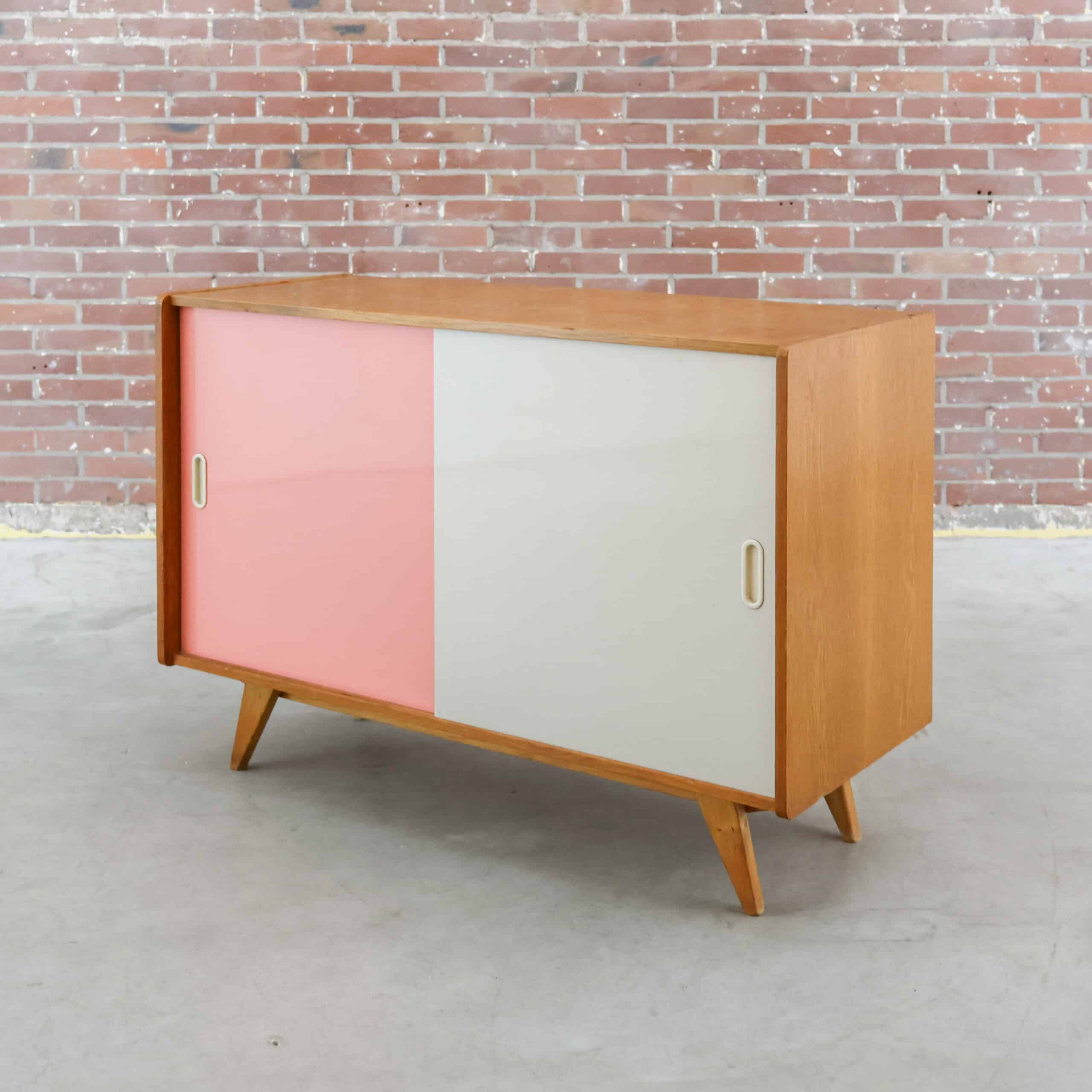 Mid-century dressoir van Jiří Jiroutek
