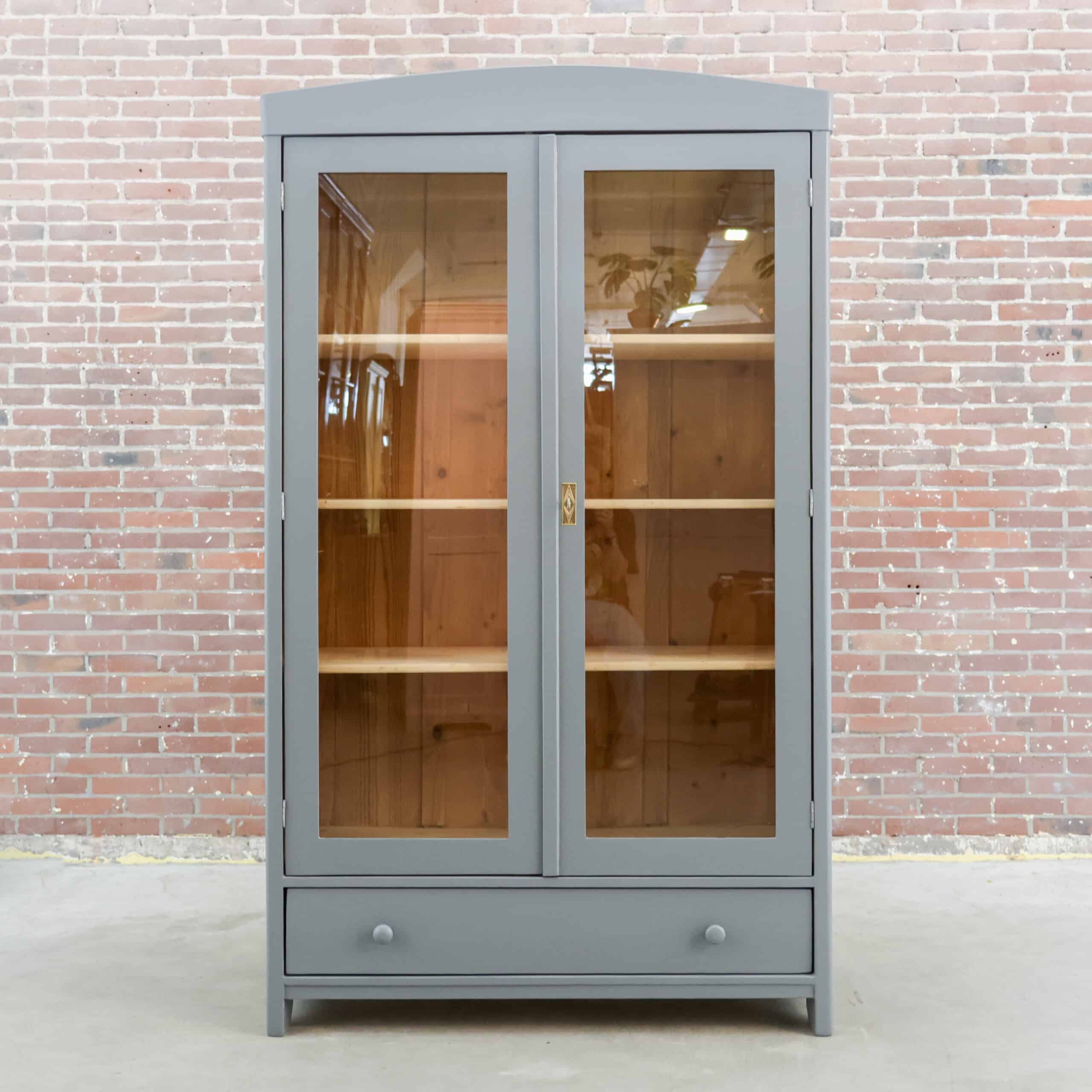 Brocante vitrinekast