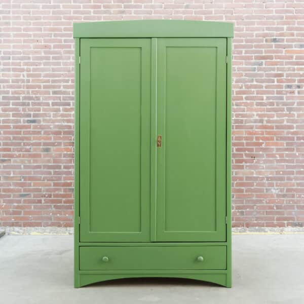 Brocante groene linnenkast