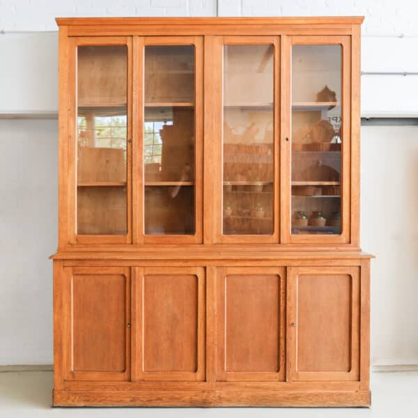 Antieke bibliotheekkast