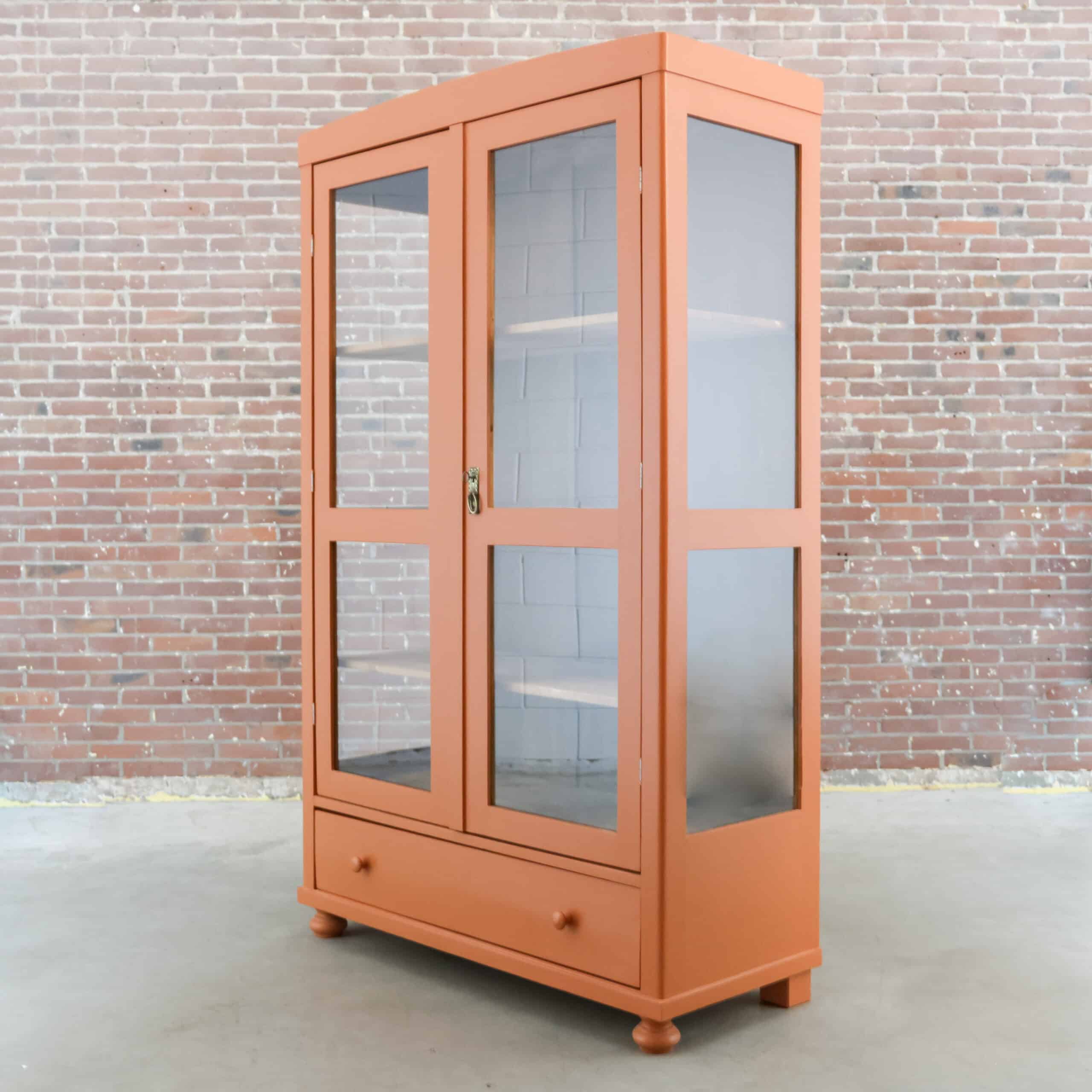Brocante vitrinekast