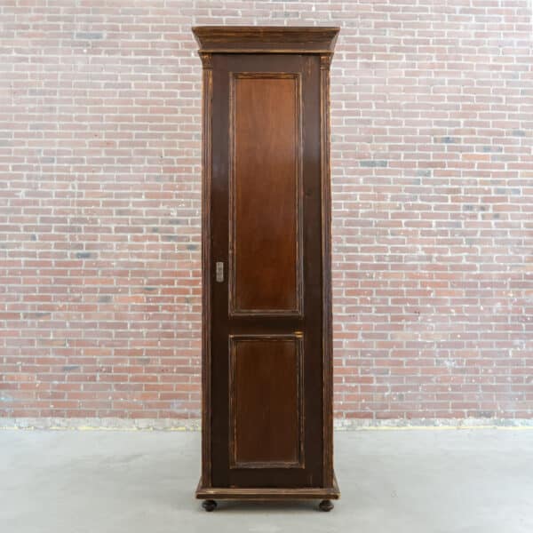 Eendeurs linnenkast