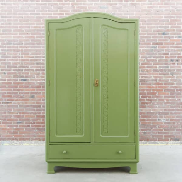 Brocante groene linnenkast