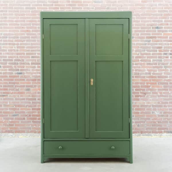 Brocante groene linnenkast