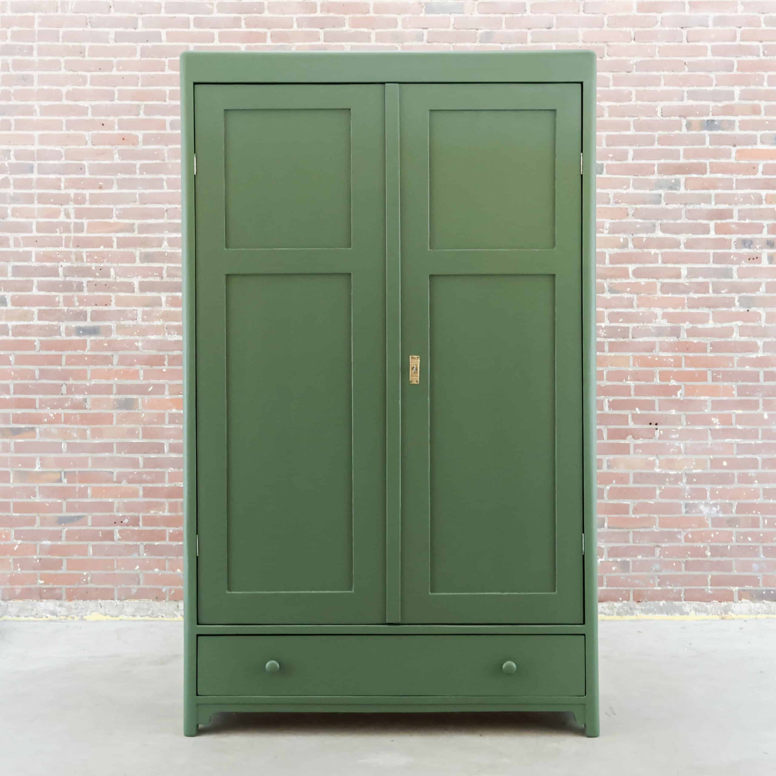 Brocante groene linnenkast