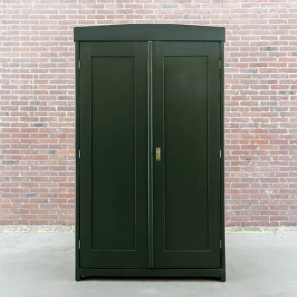 Brocante groene linnenkast